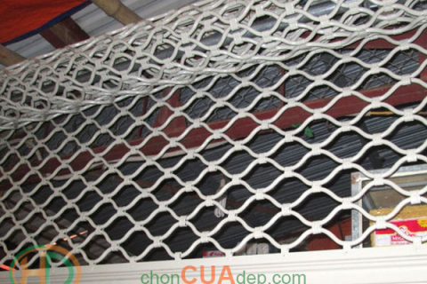 Cửa cuốn mắt võng