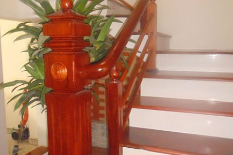 Mẫu cầu thang trụ gỗ đẹp Biên Hòa 2021